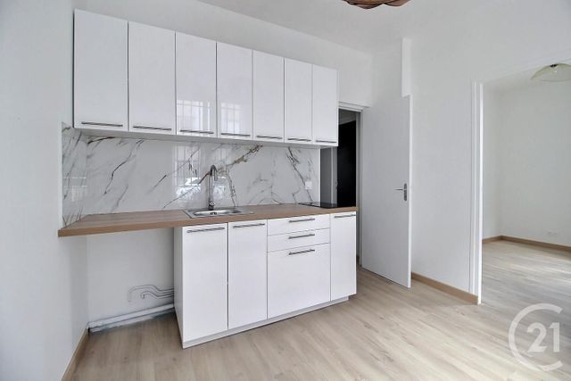 Appartement F2 à vendre - 2 pièces - 31.67 m2 - PANTIN - 93 - ILE-DE-FRANCE - Century 21 Ricard Immobilier