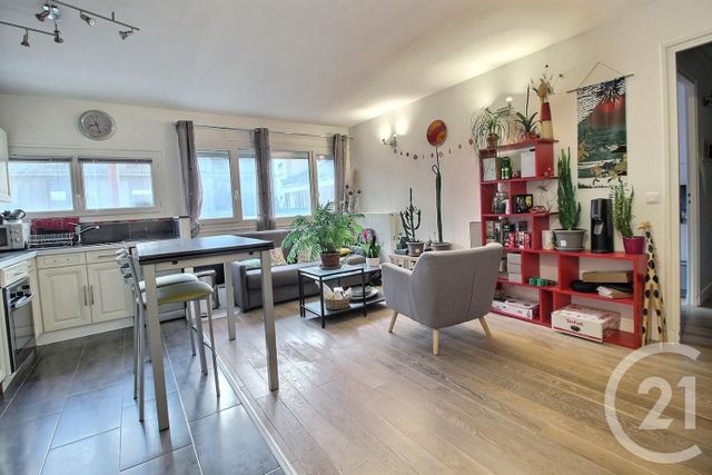 Appartement F3 à vendre - 3 pièces - 53.84 m2 - PANTIN - 93 - ILE-DE-FRANCE - Century 21 Ricard Immobilier